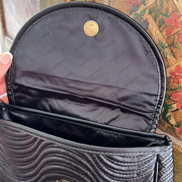 VERSACE wristlet, make up bag ,PERFUMES Bag NewNo tags - Picture 4 of 7